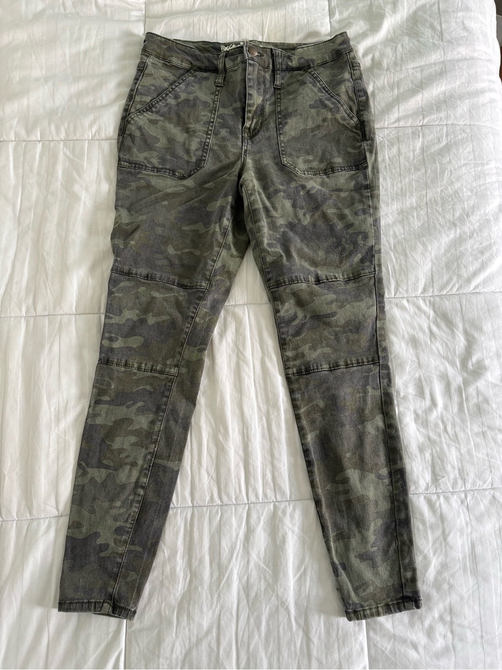 ‘00s Camo/Cargo Pocket Jeggings